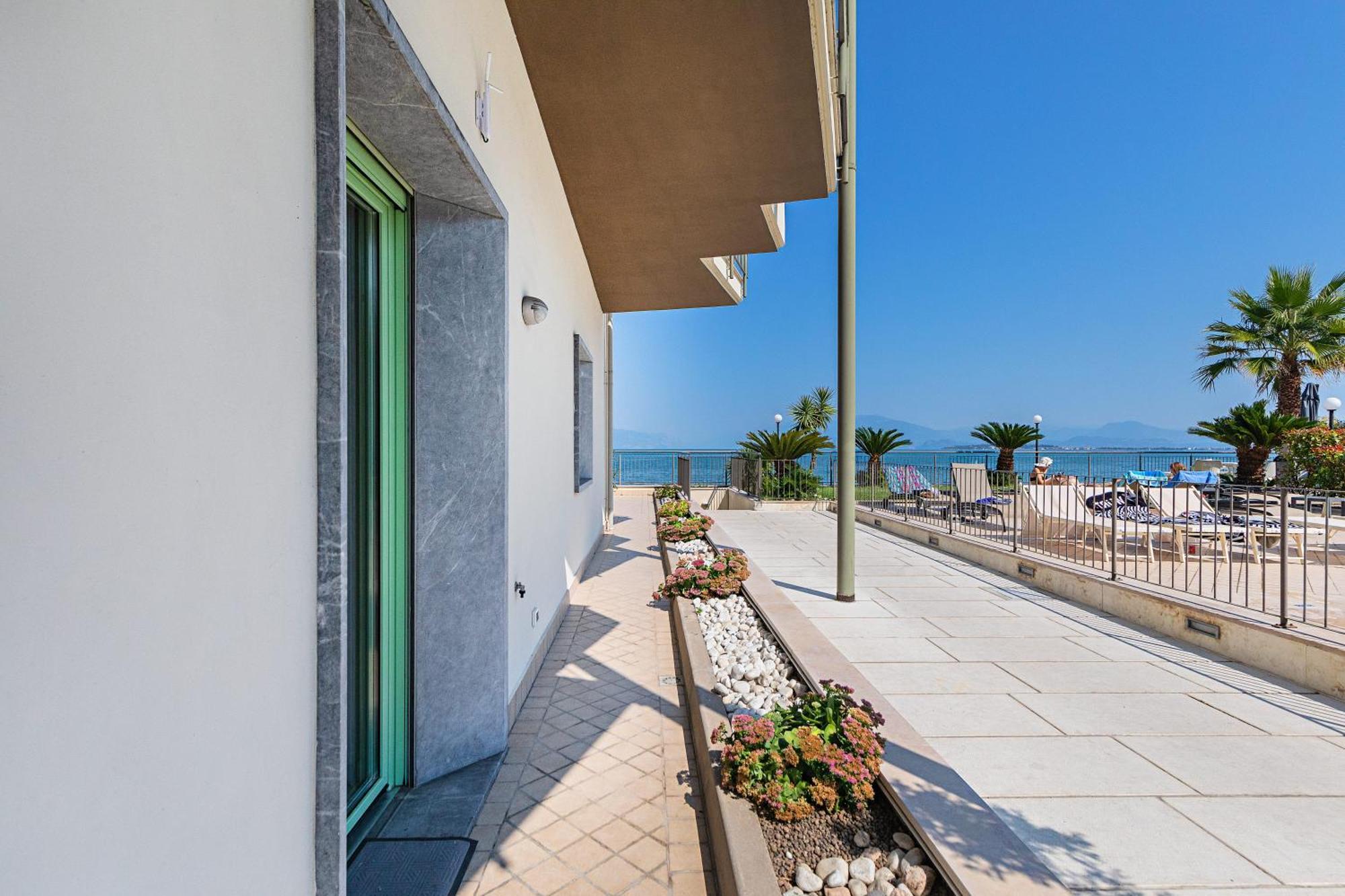Residenza Miralago By Wonderful Italy 代森扎诺-德尔加达 外观 照片